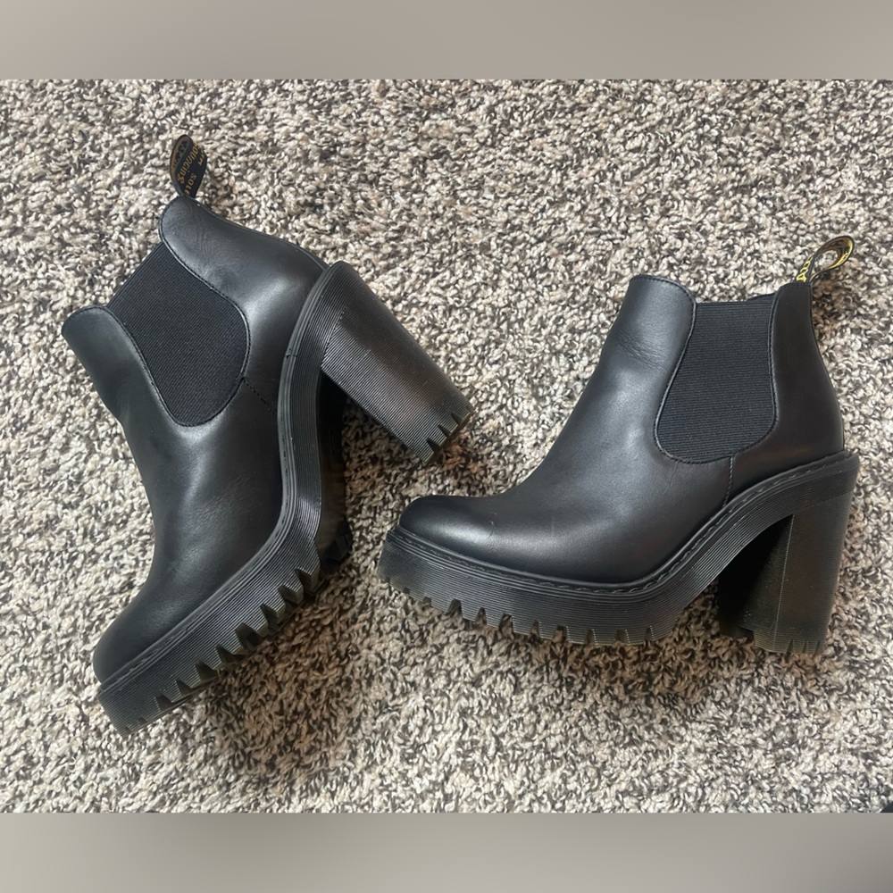 Dr Martens Hurston Leather Heeled Chelsea Boots